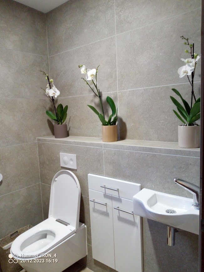 Sanitaire aménagé pour un accès en fauteuil